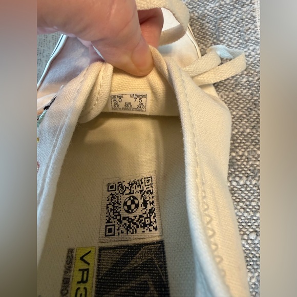 Womens SZ 7.5 VANS Authentic Vr3 Lace Up White Sneakers Groovy Floral - Picture 6 of 7